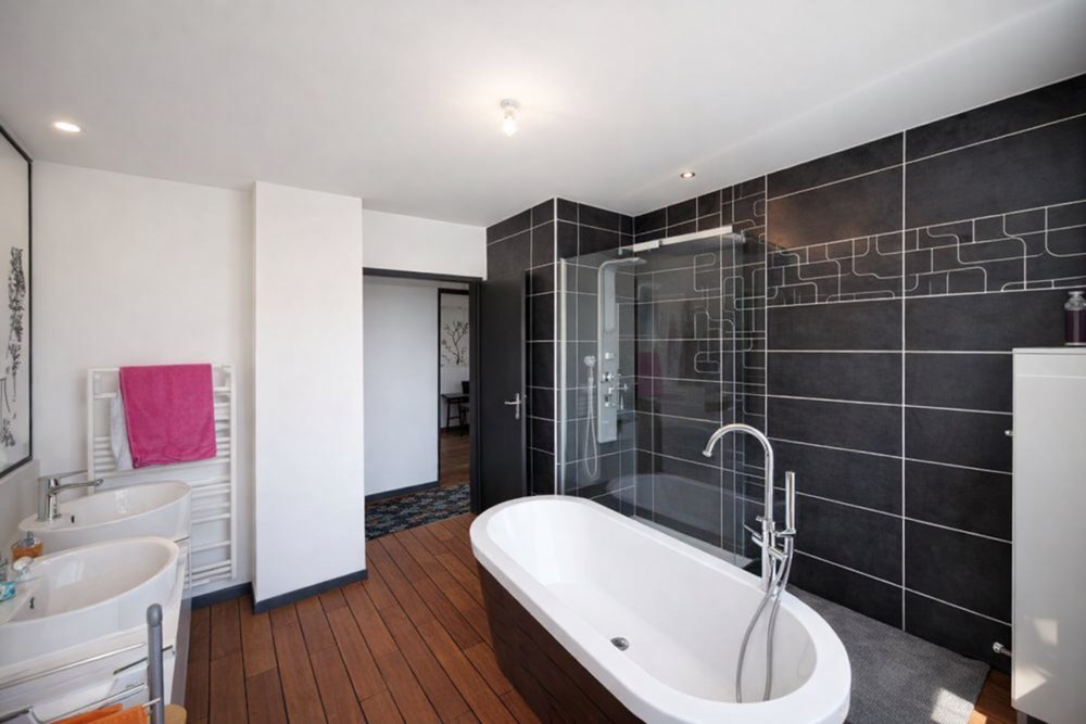 SUPERBE APPARTEMENT 93 M² - 2 CHAMBRES - COUP DE COEUR - HYPER CENTRE- PROCHE TRAMWAY photo 4