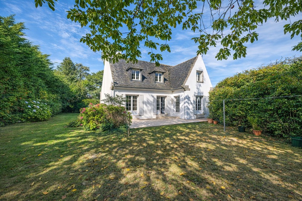 MAISON - 4 CHAMBRES - TERRAIN CONSTRUCTIBLE PLUS DE 4800 M² (DIVISIBLE) - A RENOVER