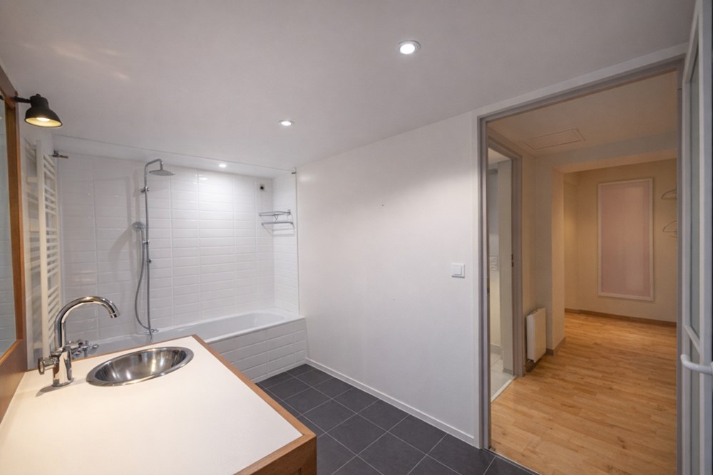 MAISON T6 - PIECE DE VIE DE 45M² EN REZ DE TERRASSE ET JARDIN - SUITE PARENTALE - CHARME - COUP DE COEUR ASSURE photo 4