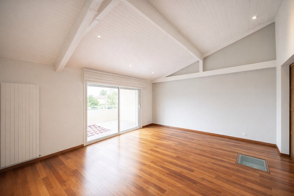MAISON T6 - PIECE DE VIE DE 45M² EN REZ DE TERRASSE ET JARDIN - SUITE PARENTALE - CHARME - COUP DE COEUR ASSURE photo 2