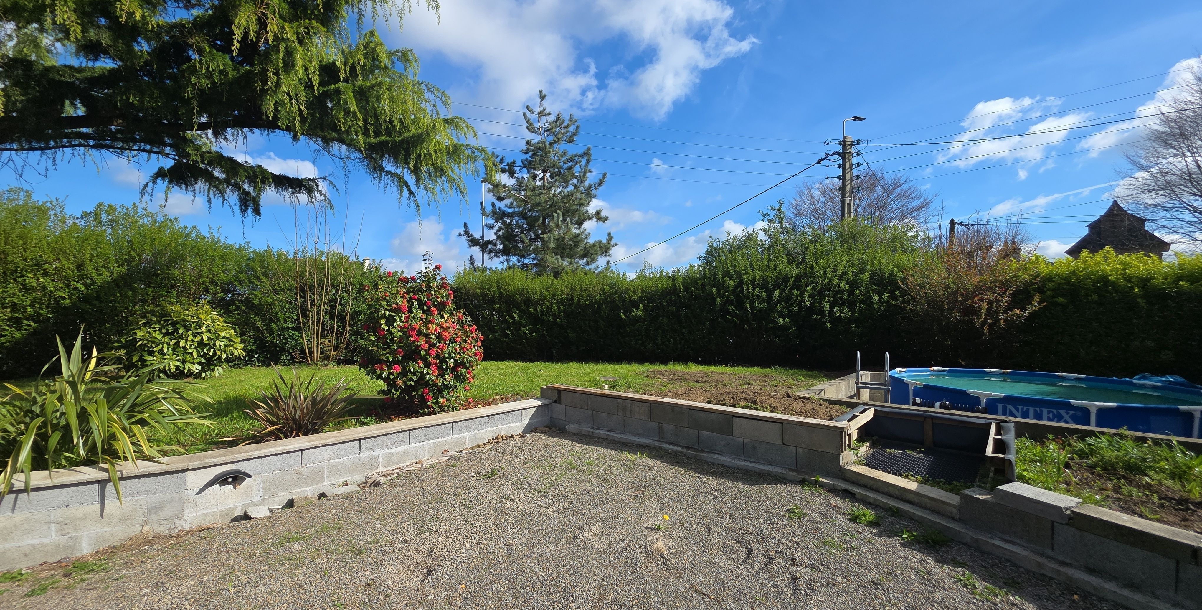 MAISON T5 AVEC EXTENSION RECENTE - 700M² DE TERRAIN - PISCINE - GARAGE - DPE B - NON MITOYENNE - COUP DE COEUR photo 2