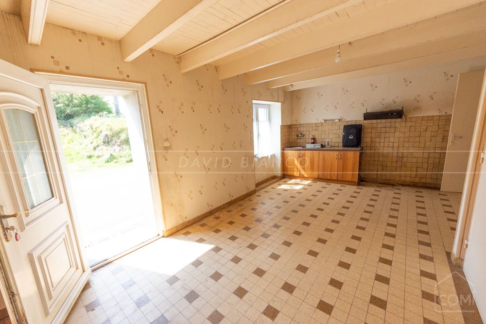 MAISON - ........................................................................................................................................