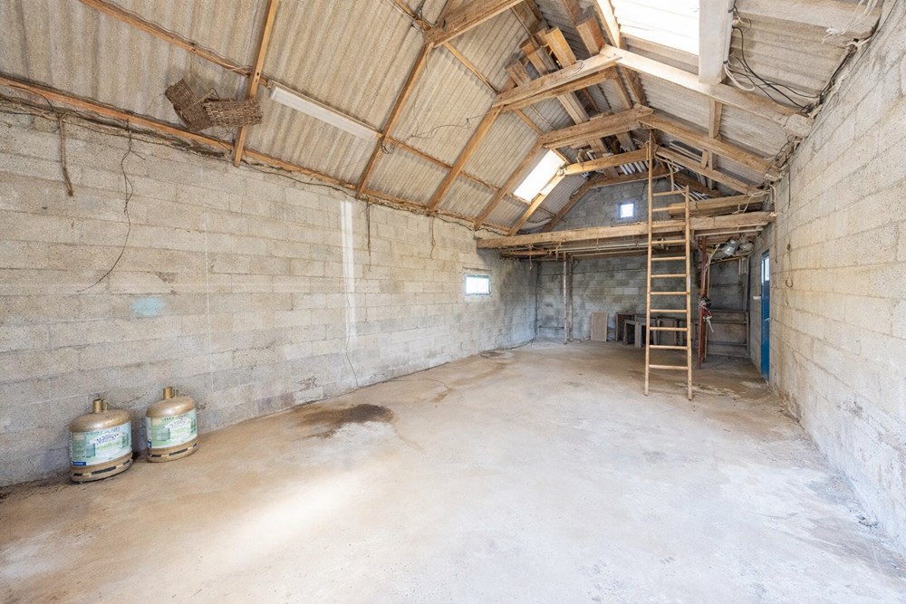 MAISON - ........................................................................................................................................ photo 2