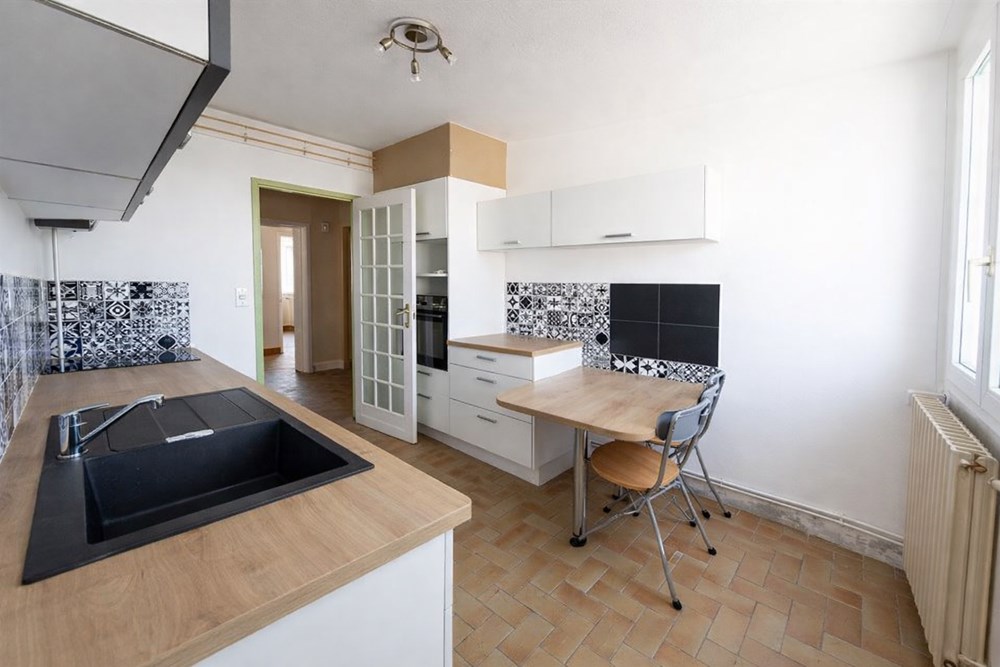 APPARTEMENT T4 75M² DALLE BETON AVEC ASCENSEUR, BALCON FERME ET GARAGE EN OPTION photo 3