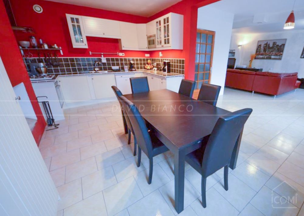 MAISON DE VILLE T5 DE 150M² - 4 CHAMBRES DONT UNE SUITE PARENTALE - GARAGE - BEAU POTENTIEL photo 2
