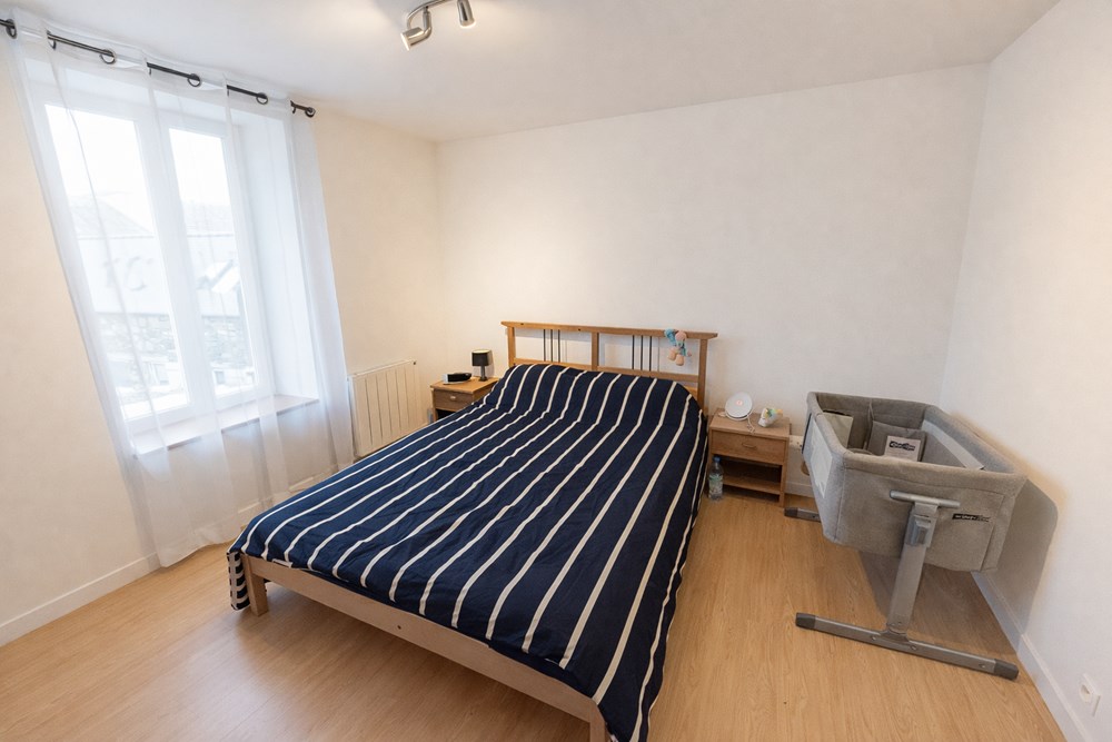 MAISON DE VILLE T5 DE 150M² - 4 CHAMBRES DONT UNE SUITE PARENTALE - GARAGE - BEAU POTENTIEL photo 4