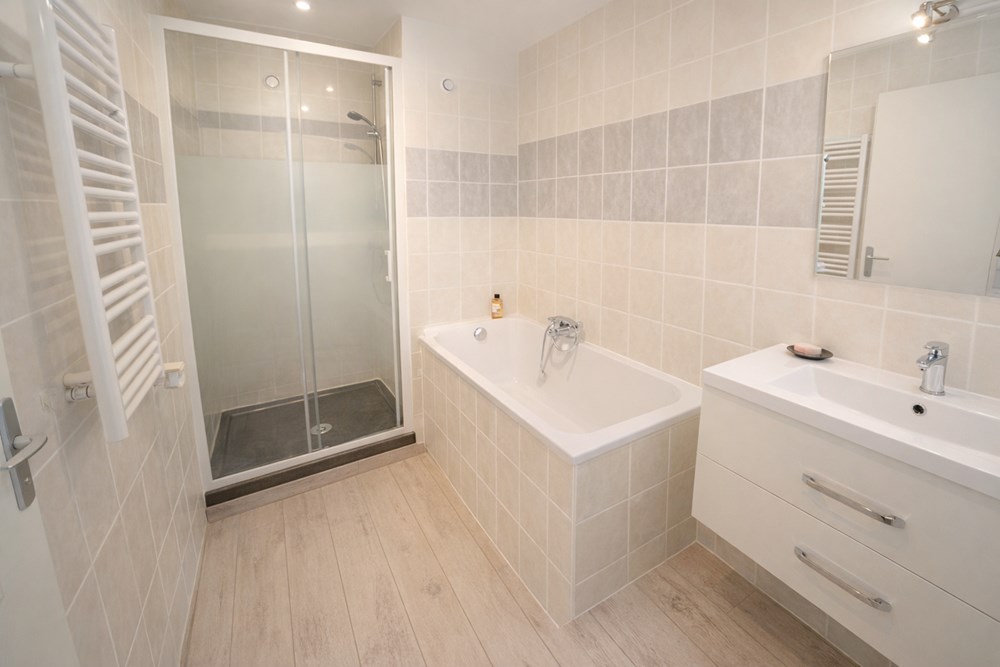 MAISON DE VILLE T5 DE 150M² - 4 CHAMBRES DONT UNE SUITE PARENTALE - GARAGE - BEAU POTENTIEL photo 5