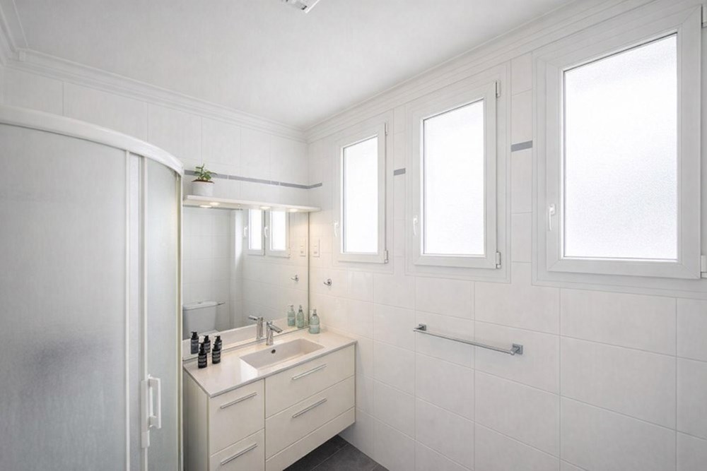 MAISON T4 DE CHARME - PIECE DE VIE TRIPLE - 3 BELLES CHAMBRES - JARDIN CLOS - CALME - DPE D - RARE photo 5