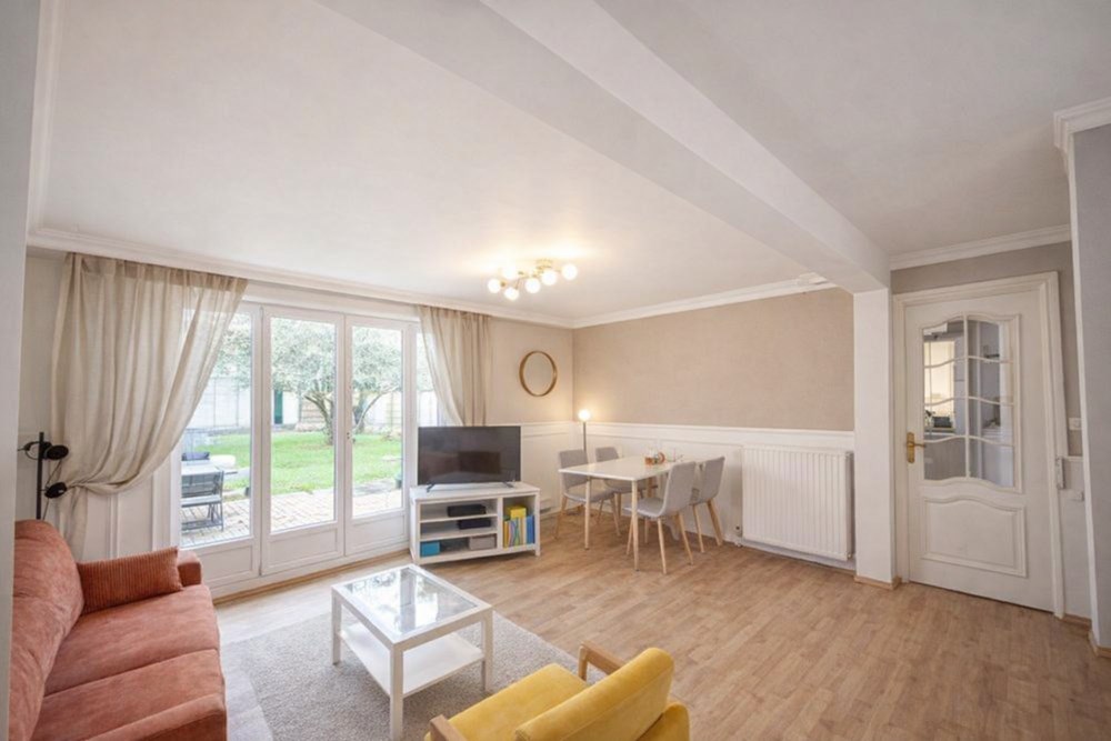 MAISON T4 DE CHARME - PIECE DE VIE TRIPLE - 3 BELLES CHAMBRES - JARDIN CLOS - CALME - DPE D - RARE photo 3