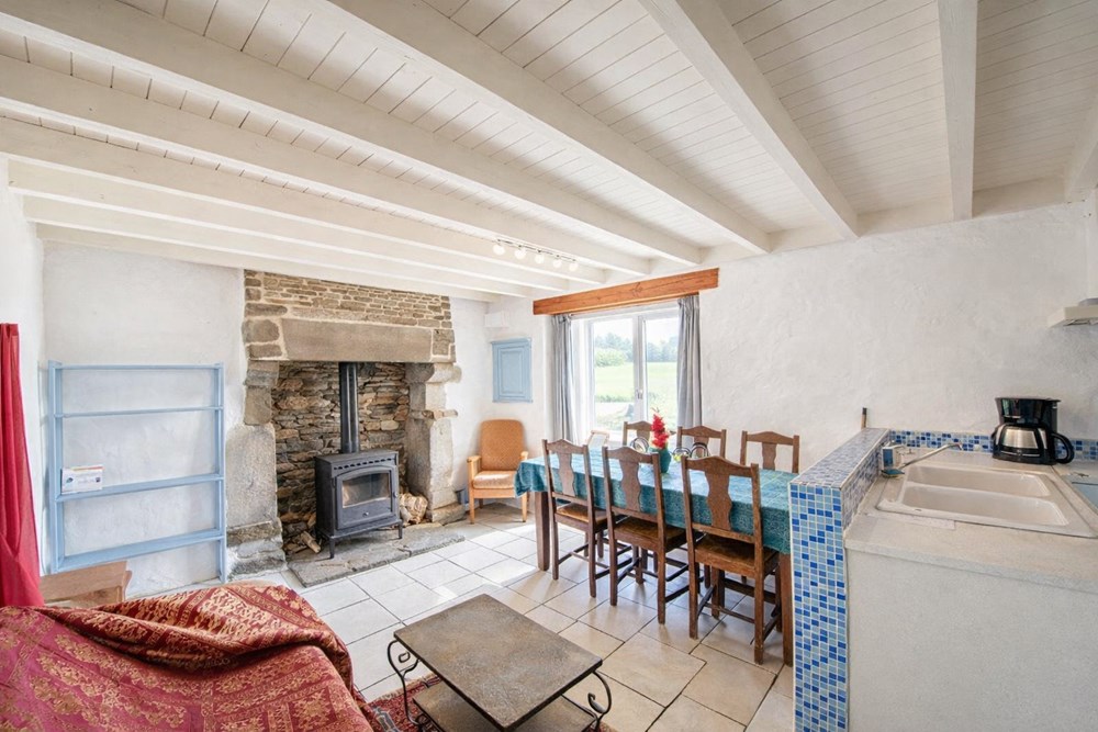 À VENDRE - CHARMANTE MAISON RENOVEE EN PIERRE 65 M² AVEC JARDIN ET 3 DEPENDANCES - 2 CHAMBRES - CADRE EXCEPTIONNEL EN PLEINE NATURE - EXPOSITION SUD OUEST photo 2