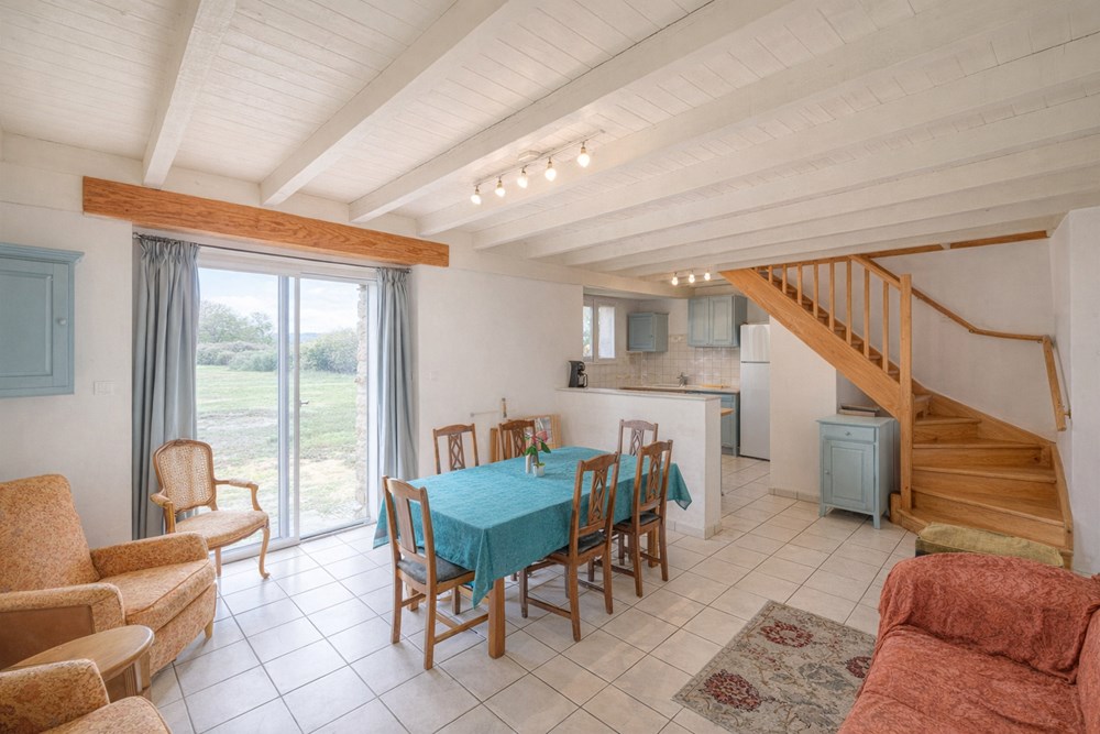 À VENDRE - CHARMANTE MAISON RENOVEE EN PIERRE 65 M² AVEC JARDIN ET 3 DEPENDANCES - 2 CHAMBRES - CADRE EXCEPTIONNEL EN PLEINE NATURE - EXPOSITION SUD OUEST photo 4
