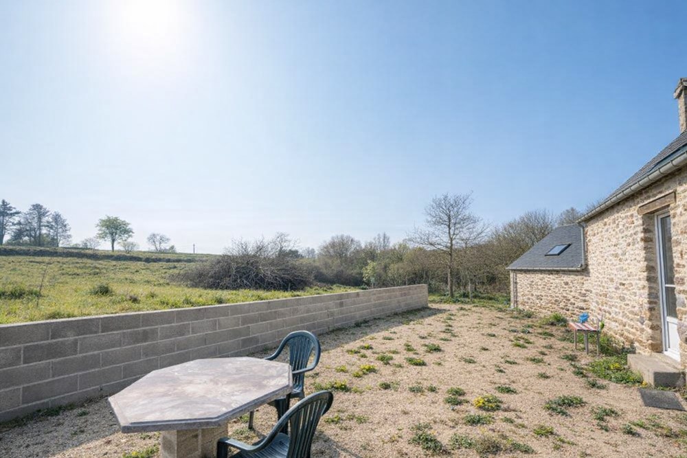 À VENDRE - CHARMANTE MAISON RENOVEE EN PIERRE 65 M² AVEC JARDIN ET 3 DEPENDANCES - 2 CHAMBRES - CADRE EXCEPTIONNEL EN PLEINE NATURE - EXPOSITION SUD OUEST photo 5