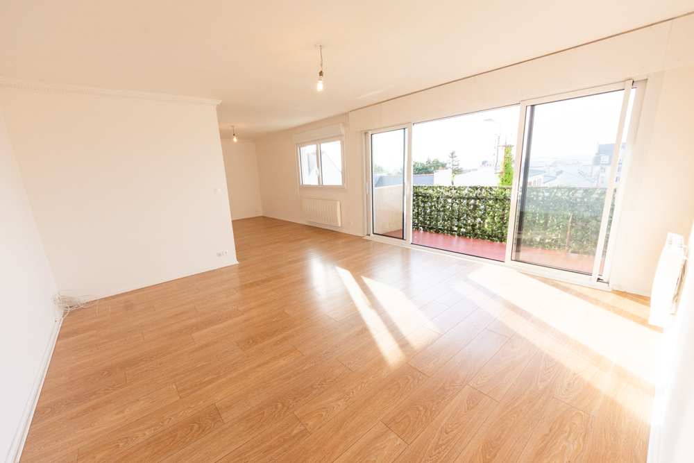 APPARTEMENT T6 116M² AVEC BALCON VUE MER, ASCENSEUR, DALLE BETON, SUITE PARENTALE, GARAGE, CAVE ET PLACE DE PARKING PRIVEE photo 2