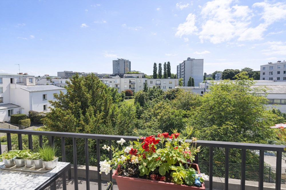 APPARTEMENT T4 75M² DALLE BETON AVEC BALCON VUE DEGAGEE - 2 CHAMBRES - AUCUNS TRAVAUX