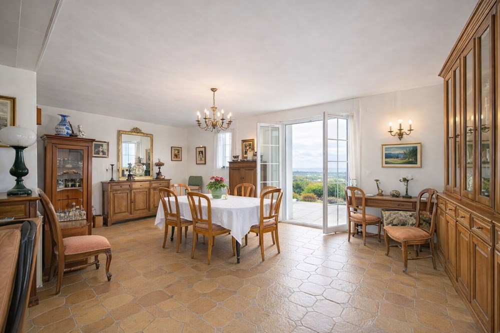 MAISON NON MITOYENNE DE 150 M2- 4 CH- 2 GARAGES - TERRASSE - VUE PANORAMIQUE RADE ET CAMPAGNE photo 4