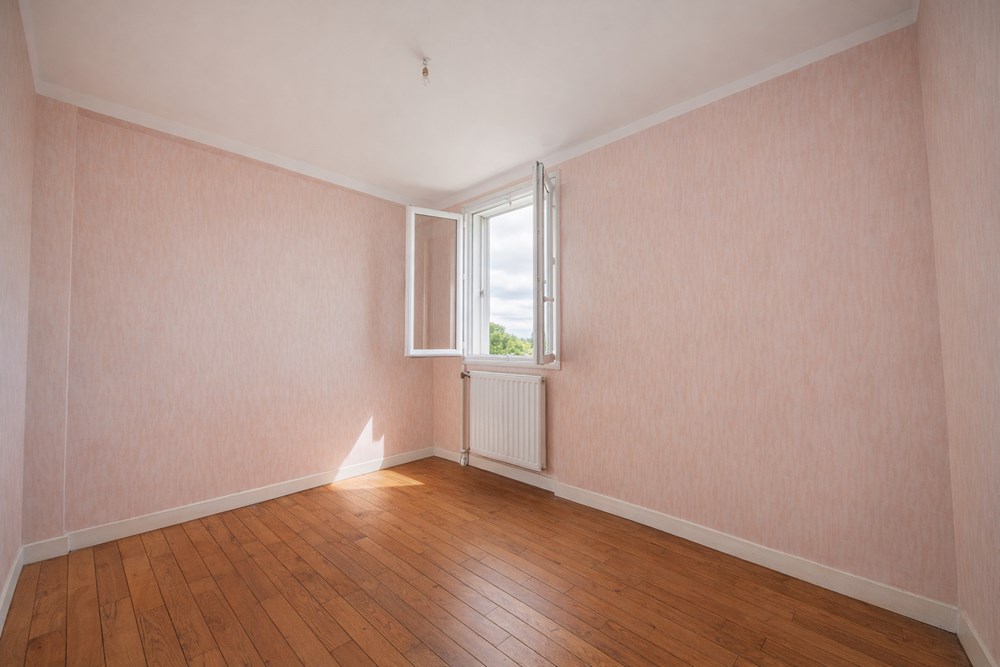 APPARTEMENT LUMINEUX DE 63 M2 AU CALME 2 CHAMBRES GRANDE PIECE DE VIE AVEC BALCON PETITE VUE MER photo 4
