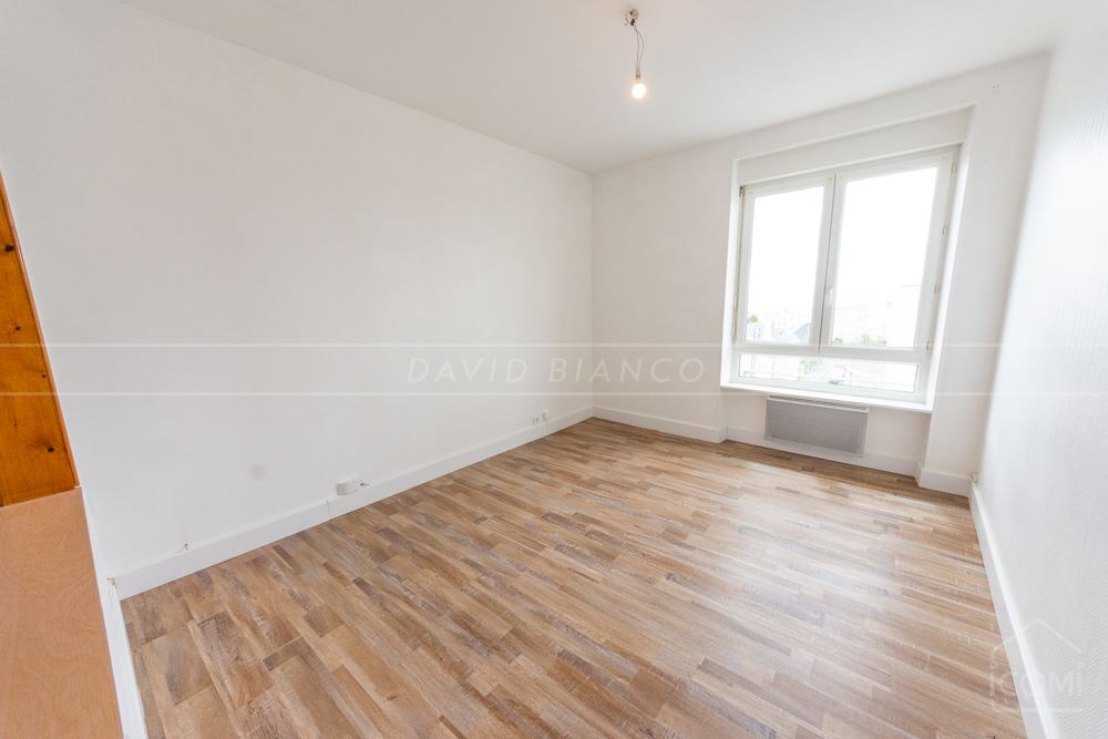 APPARTEMENT T2 53M² VUE MER ENTIEREMENT RENOVE AU 2EME ETAGE SUR 3 DANS UNE PETITE COPROPRIETE photo 2