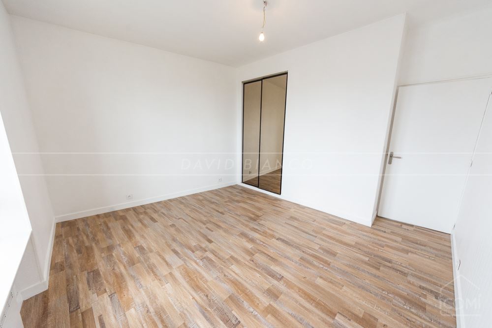 APPARTEMENT T2 53M² VUE MER ENTIEREMENT RENOVE AU 2EME ETAGE SUR 3 DANS UNE PETITE COPROPRIETE photo 4
