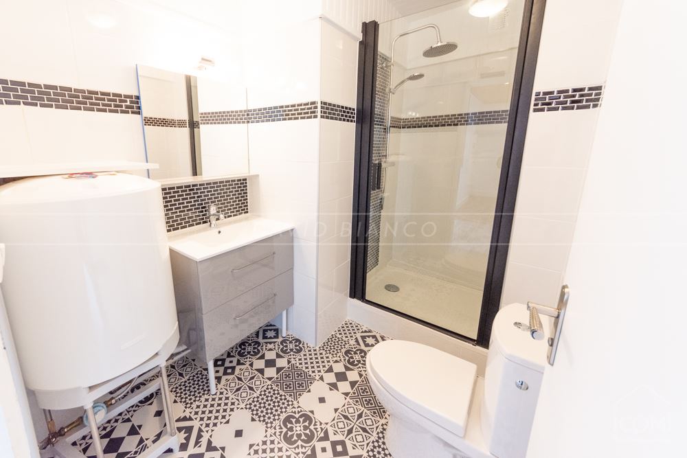 APPARTEMENT T2 53M² VUE MER ENTIEREMENT RENOVE AU 2EME ETAGE SUR 3 DANS UNE PETITE COPROPRIETE photo 5