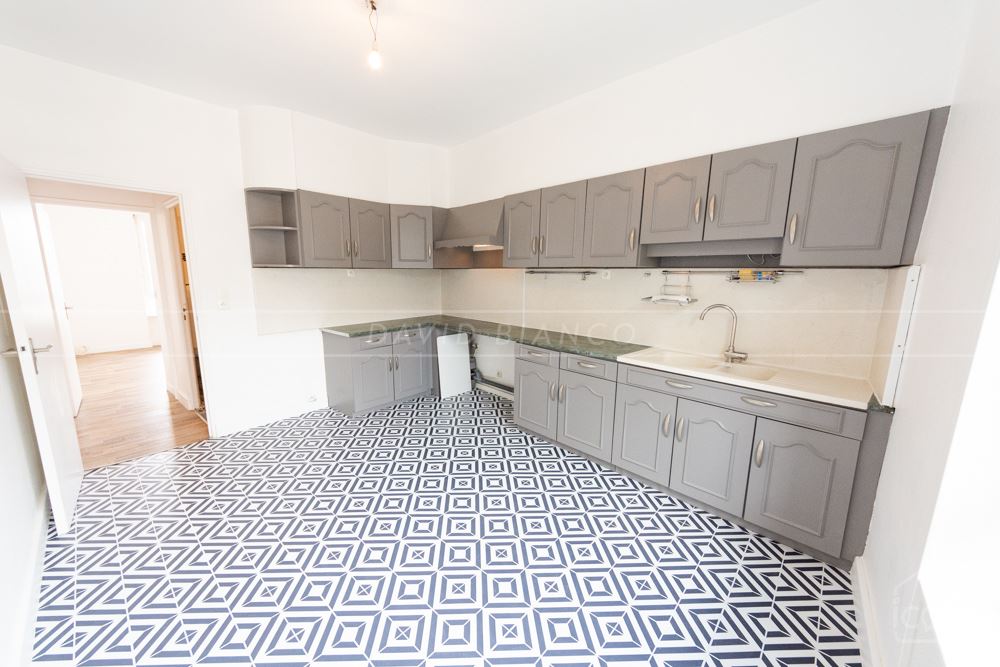 APPARTEMENT T2 53M² VUE MER ENTIEREMENT RENOVE AU 2EME ETAGE SUR 3 DANS UNE PETITE COPROPRIETE photo 3