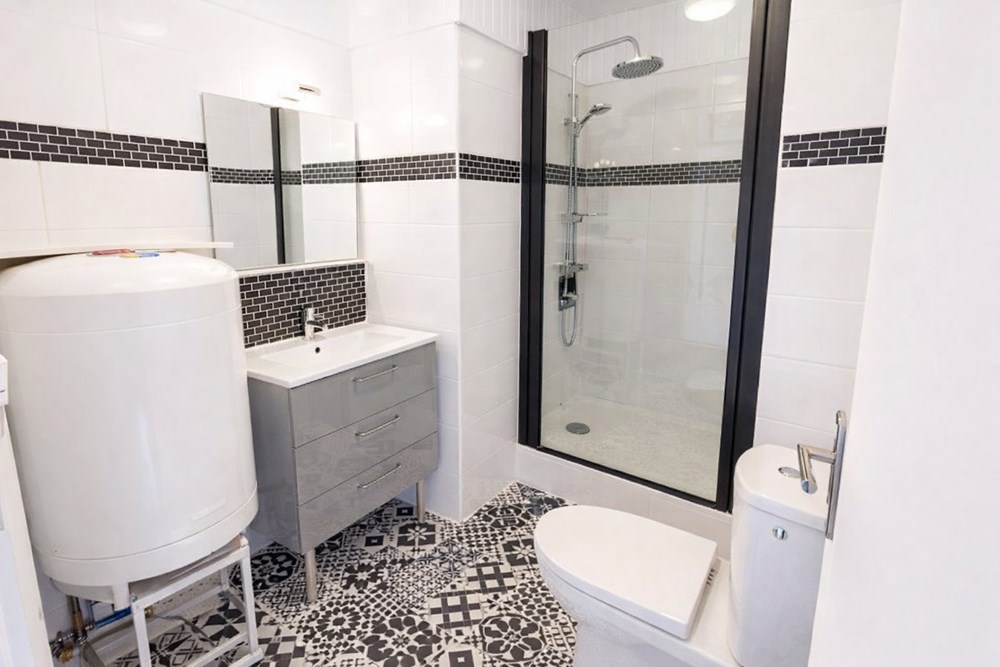 APPARTEMENT T2 53M² VUE MER ENTIEREMENT RENOVE AU 2EME ETAGE SUR 3 DANS UNE PETITE COPROPRIETE photo 5
