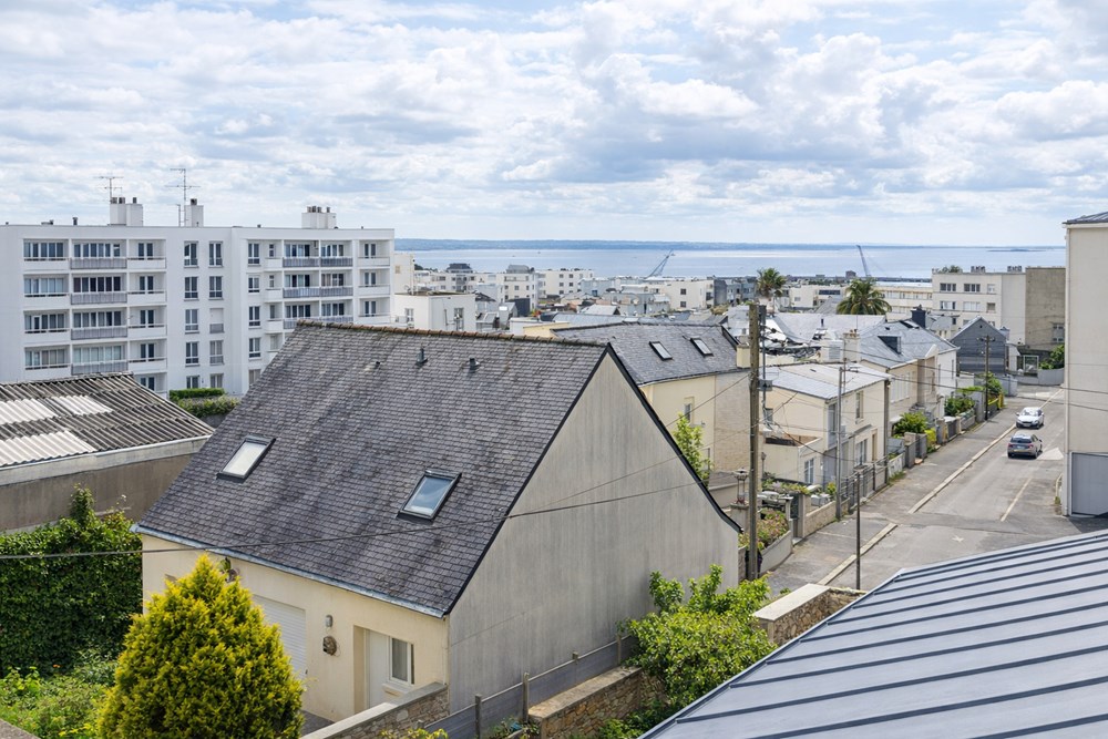 APPARTEMENT T2 53M² VUE MER ENTIEREMENT RENOVE AU 2EME ETAGE SUR 3 DANS UNE PETITE COPROPRIETE