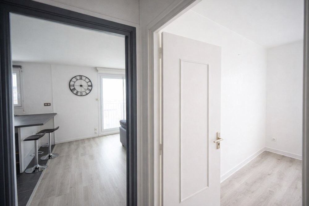 APPARTEMENT T2 - SUPERBE PIECE DE VIE AVEC CUISINE US - BALCON - LUMINEUX - ASCENSEUR - STATIONNEMENT RESIDENCE - RARE photo 4