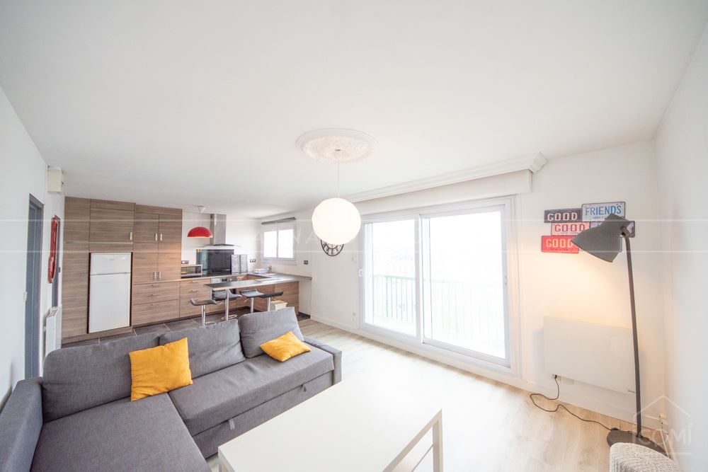 APPARTEMENT T2 - SUPERBE PIECE DE VIE AVEC CUISINE US - BALCON - LUMINEUX - ASCENSEUR - STATIONNEMENT RESIDENCE - RARE
