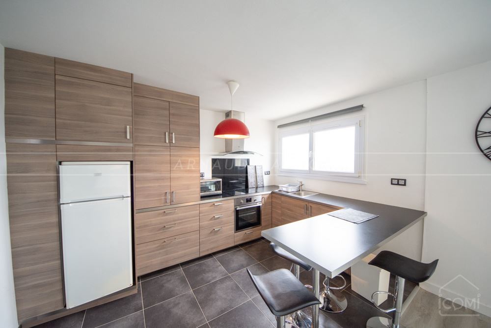 APPARTEMENT T2 - SUPERBE PIECE DE VIE AVEC CUISINE US - BALCON - LUMINEUX - ASCENSEUR - STATIONNEMENT RESIDENCE - RARE photo 2