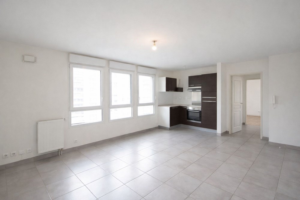 APPARTEMENT T2 RECENT - 1ER ETAGE - TRANSPORTS ET COMMERCES A PIED - PLACE DE PARKING
