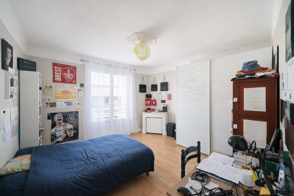 APPARTEMENT - CENTRE VILLE RUE VICTOR HUGO - 2 GRANDES CHAMBRES - SEUL SUR LE PALIER - 3EME ET DERNIER ETAGE - photo 4