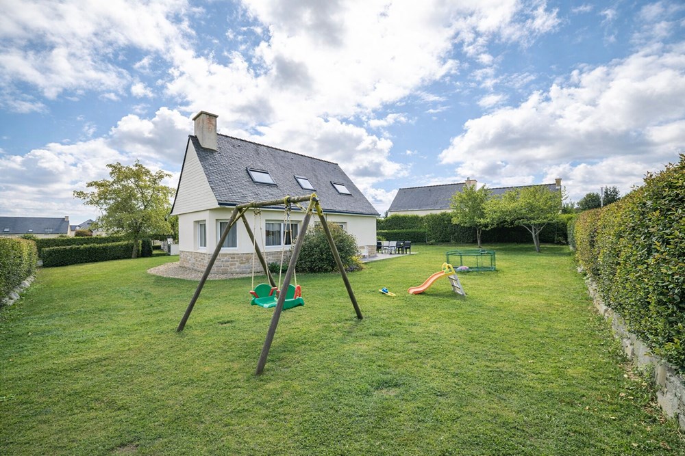 MAISON - GRANDE PIECE DE VIE - 5/6 CHAMBRES - JARDIN CLOS : 800 M2 - GARAGE - CELLIER - CALME