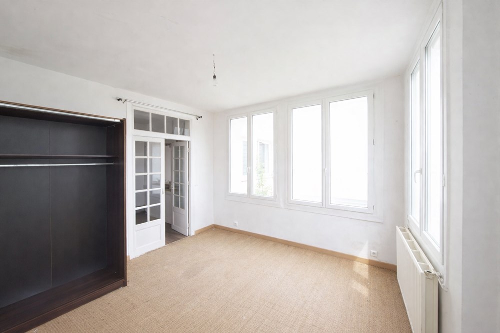 IMMEUBLE/MAISON - 4 APPARTEMENTS 1 STUDIO/2 T2/1 T3 - BONNE RENTABILITE - AMENAGEABLE EN MAISON - TRAVAUX A PREVOIR photo 5