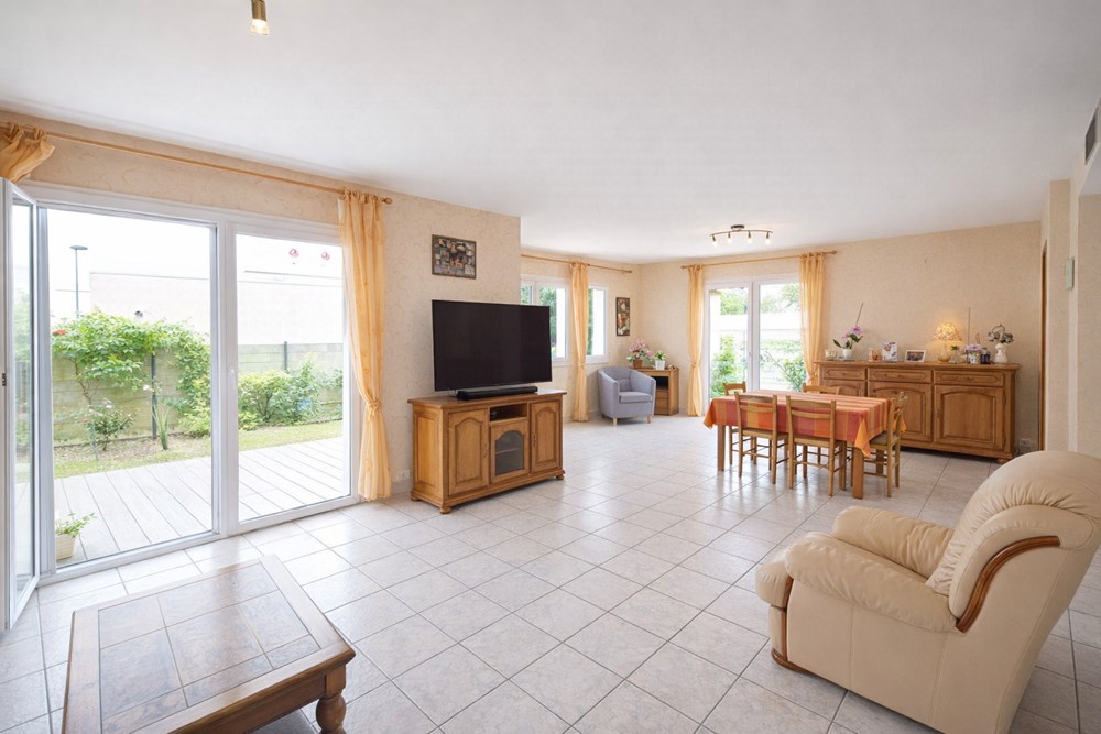 MAISON 8 PIECES - 190 M² - A 10' A PIED DE LA PLAGE - AU CALME - POMPE A CHALEUR NEUVE photo 2
