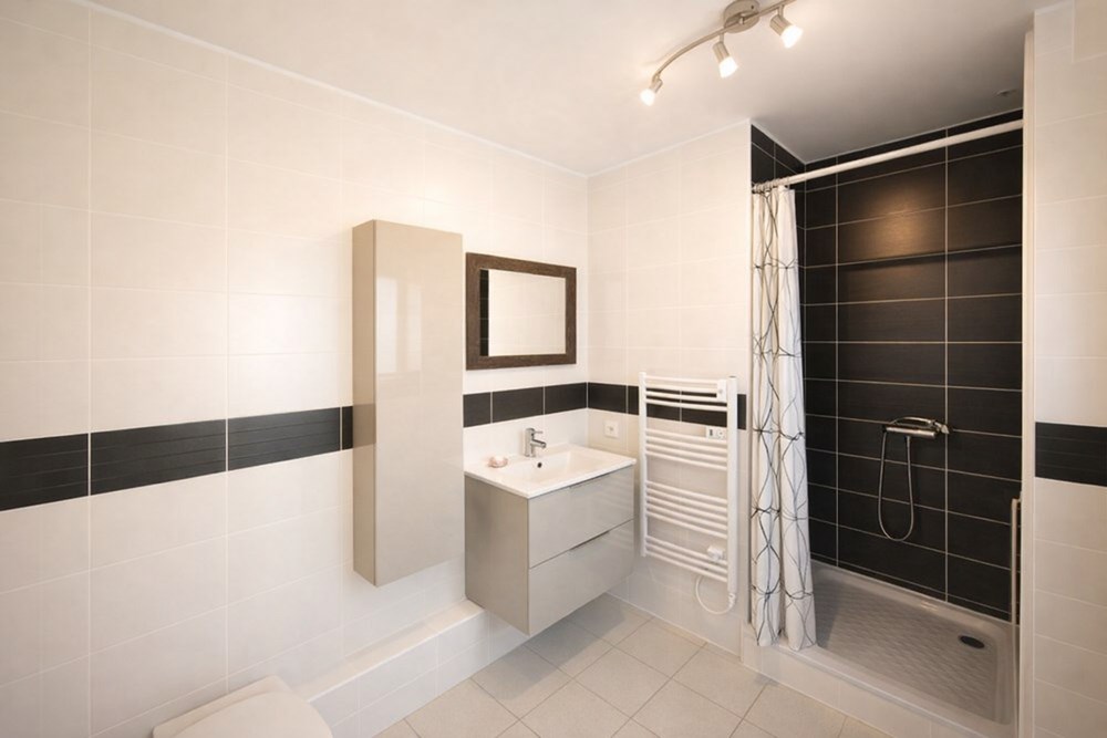 MAISON RENOVEE - 3/5 CHAMBRES - PIECE DE VIE 40 M² - TERRASSE - JARDIN AU CALME photo 5