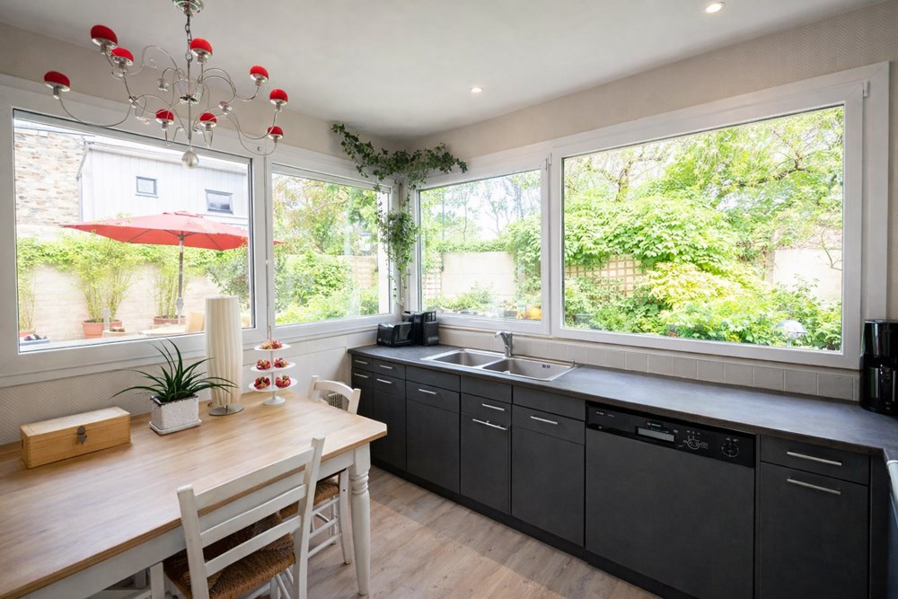 MAISON - QUARTIER GAYEULLES JEANNE D ARC - 4 CHAMBRES - EXPOSITION SUD - JARDIN BUCOLIQUE -PIECE DE VIE 46 M² photo 3