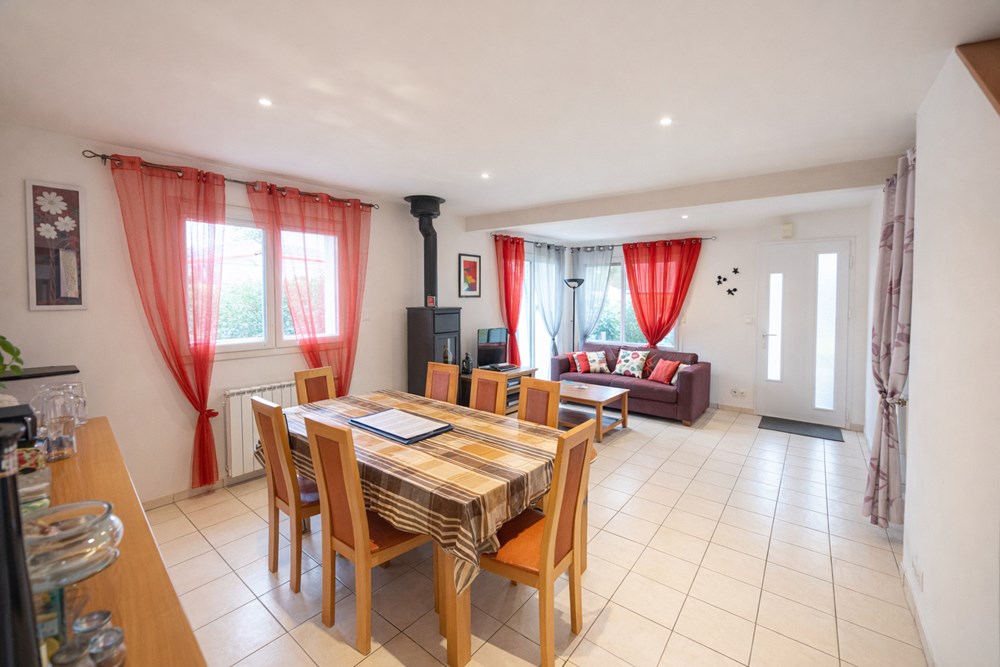 MAISON 105 M² - 4 CHAMBRES - GARAGE - IMPASSE - JARDIN 600M² - PIECE DE VIE 42 M² photo 2