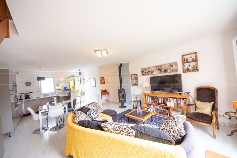 MAISON 3/4 - PIECE DE VIE DE 40M² EN RDJ - GARAGE - JARDIN CLOS - CALME - RARE photo 2