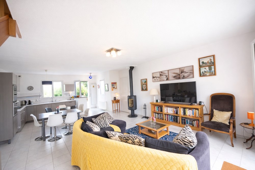 MAISON 3/4 - PIECE DE VIE DE 40M² EN RDJ - GARAGE - JARDIN CLOS - CALME - RARE photo 4