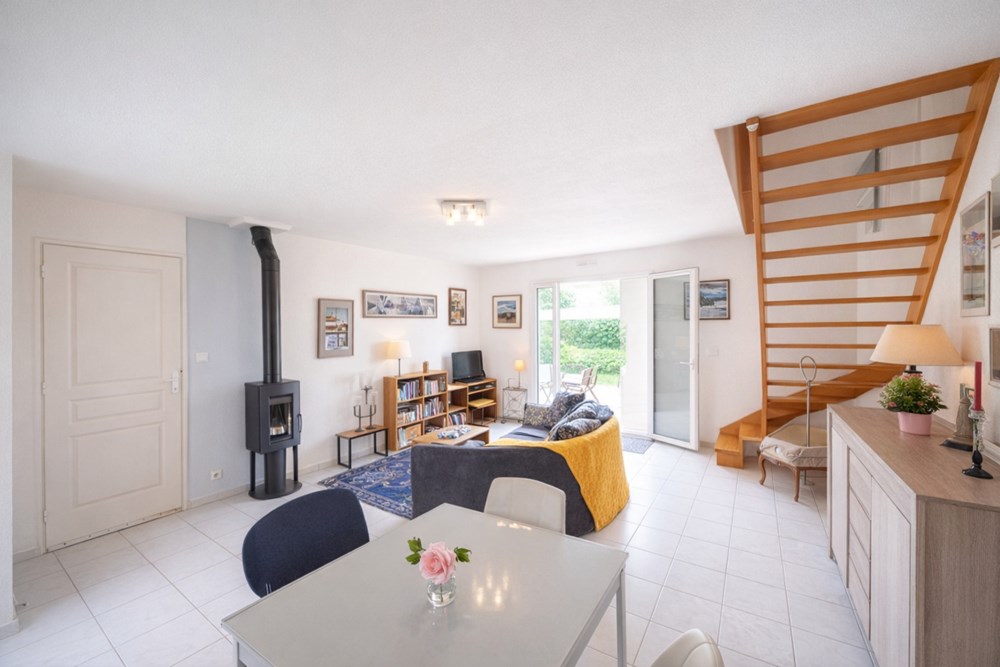 MAISON 3/4 - PIECE DE VIE DE 40M² EN RDJ - GARAGE - JARDIN CLOS - CALME - RARE photo 2
