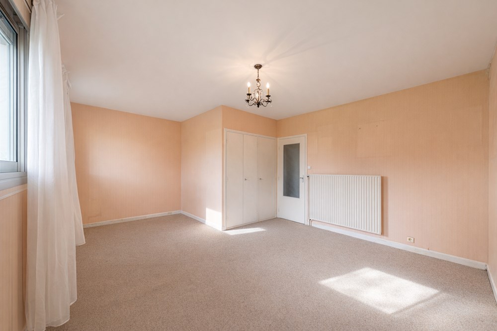 APPARTEMENT T2 LUMINEUX AU REZ DE CHAUSSEE - 50M² -1 CHAMBRE - ASSENCEUR - CAVE - STATIONNEMENT AISE photo 3