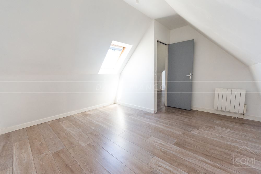 MAISON INDIVIDUELLE AU CENTRE VILLE T3 100M² SURE TERRAIN CLOS DE 300M² SANS TRAVAUX photo 4