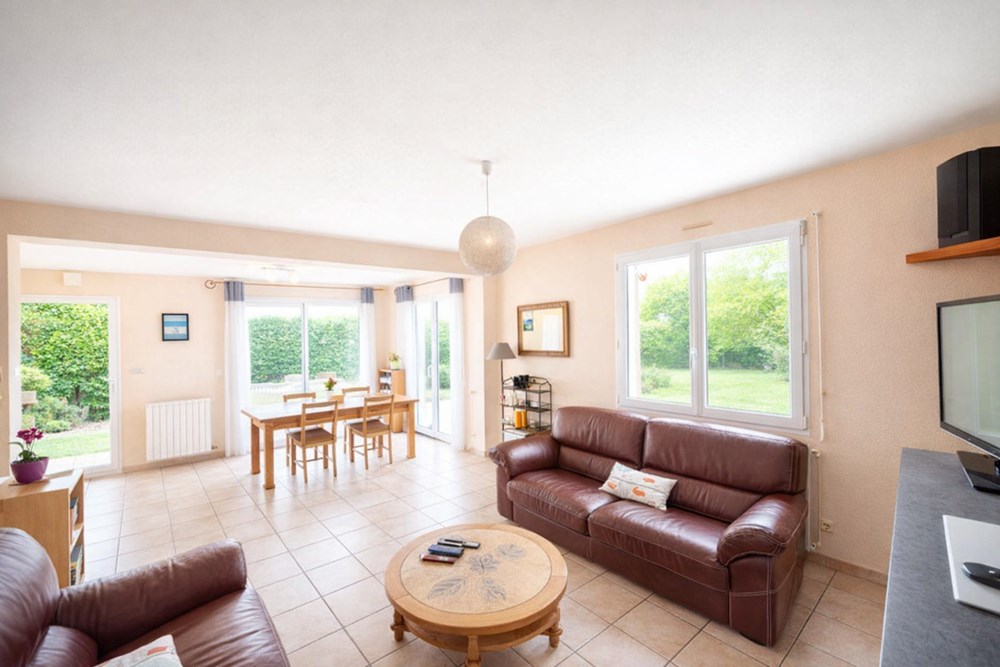 MAISON CONTEMPORAINE RECENTE - ESPACE VIE RDJ AVEC SUITE PARENTALE - 4 CHAMBRES - TERRAIN DE PLUS DE 1000M² - STATIONNEMENT photo 2