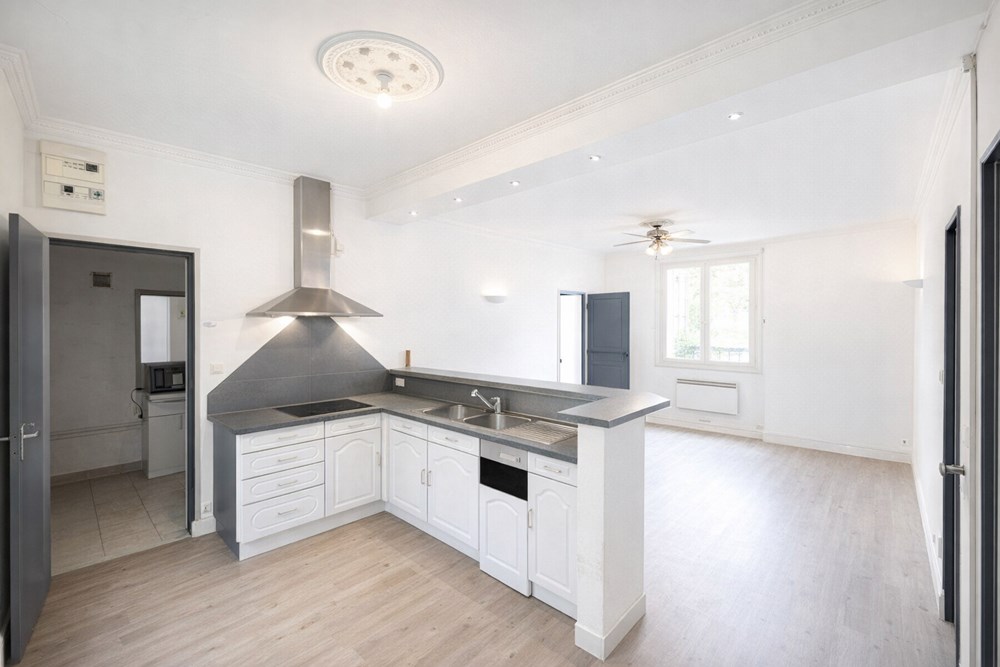 APPARTEMENT T3 DE 53 M² - JARDIN 150 M² - A RENOVER - EXPOSE SUD - COUP DE COEUR - RARE photo 2