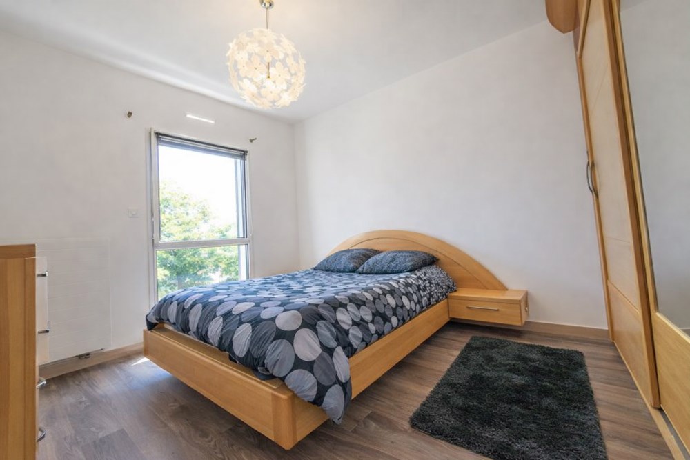 MAISON DE 2014 - 4 CHAMBRES- RECENTE - PROCHE CENTRE VILLE - MAGNIFIQUE TERRAIN PAYSAGE -STATIONNEMENT GOUDRONNE- COUP DE COEUR ASSURE photo 5