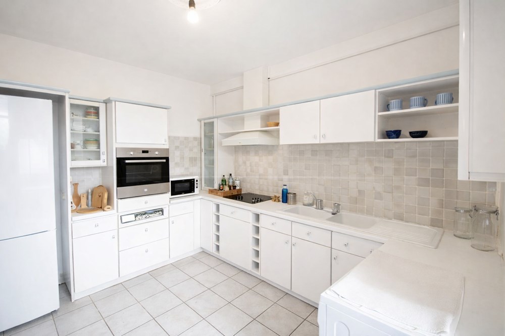 APPARTEMENT T3 - 112 M² - AU COEUR DE LA VILLE - 2 CHAMBRES - MAGNIFIQUES VOLUMES - GRANDE HAUTEUR SOUS PLAFONFS photo 2
