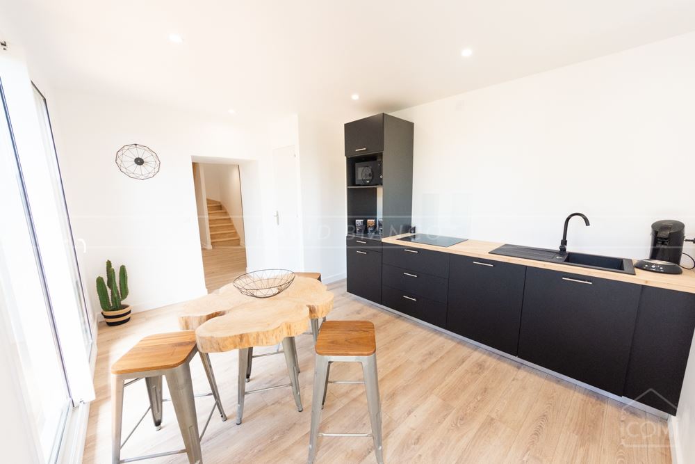 MAISON DE VILLE INDIVIDUELLE T4 70M² AVEC TERRASSE ENTIEREMENT RENOVEE PROCHE MER