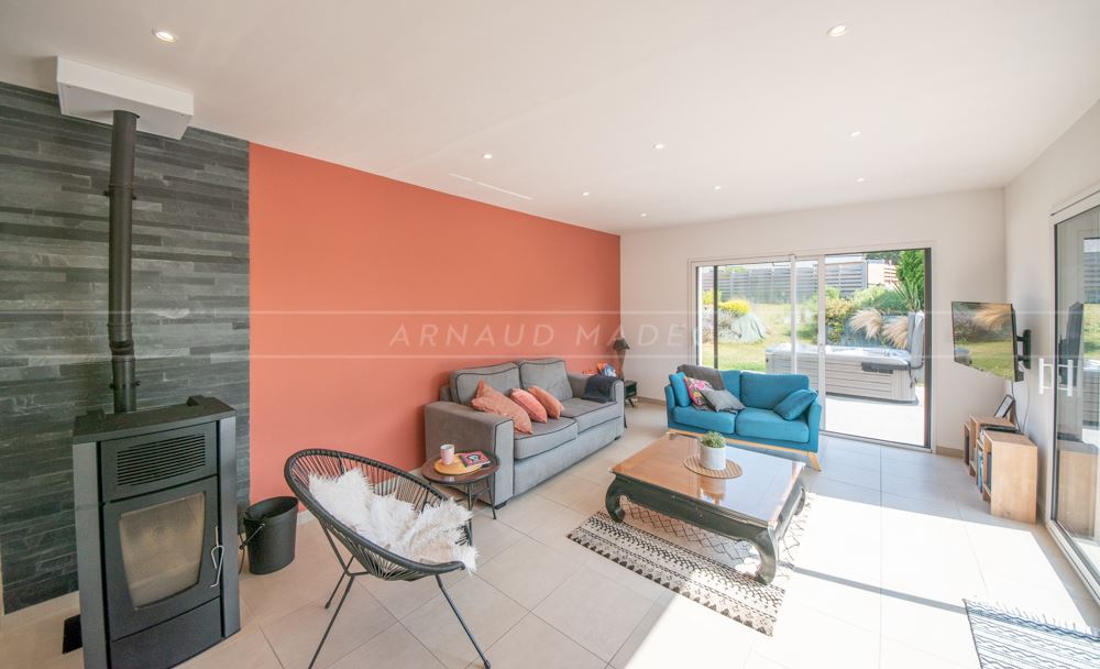 MAISON 160 M² - MEUBLEE - 3 CHAMBRES (5 POSSIBLE) - TERRASSE AVEC SPA - ENVIRONNEMENT D'EXCEPTION - RARE - LOCATION SAISONNIERE - MOINS DE 100 METRES DE LA PLAGE