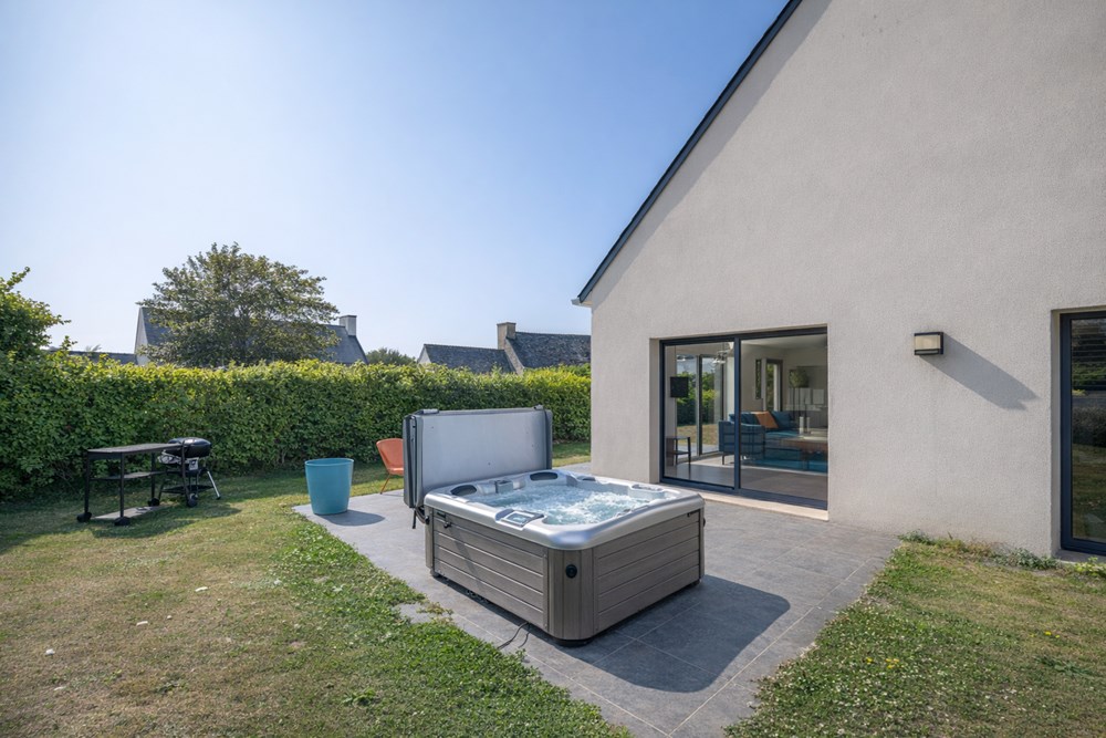 MAISON 160 M² - MEUBLEE - 3 CHAMBRES (5 POSSIBLE) - TERRASSE AVEC SPA - ENVIRONNEMENT D'EXCEPTION - RARE - LOCATION SAISONNIERE - MOINS DE 100 METRES DE LA PLAGE photo 5