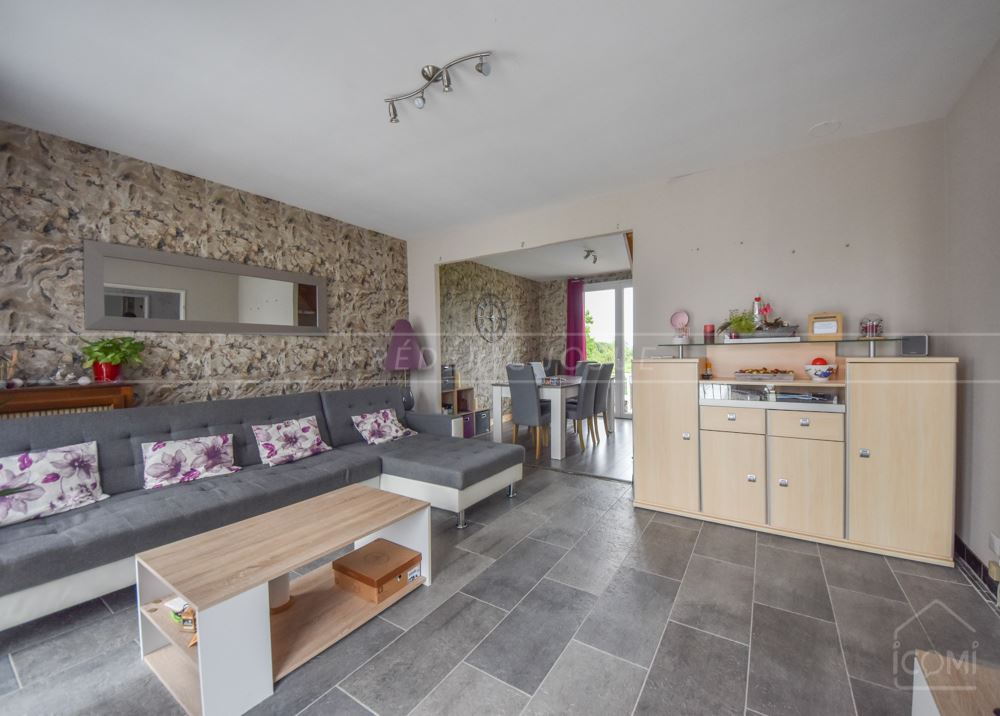BELLE MAISON DES ANNEES 70 - RENOVEE - CALME - PROCHE BOURG - GRAND ESPACE EXTERIEUR